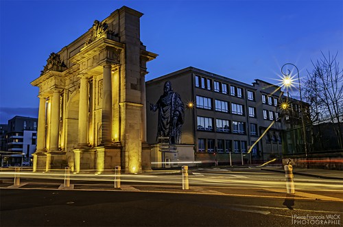 Ville de Nancy - La porte Sainte-Catherine pendant l'heure bleue matinale
