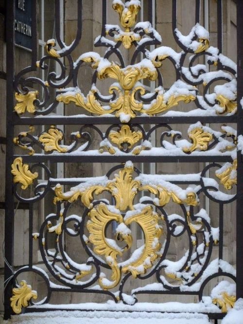 Ville de Nancy - Détail des portes de la place Stanislas sous la neige