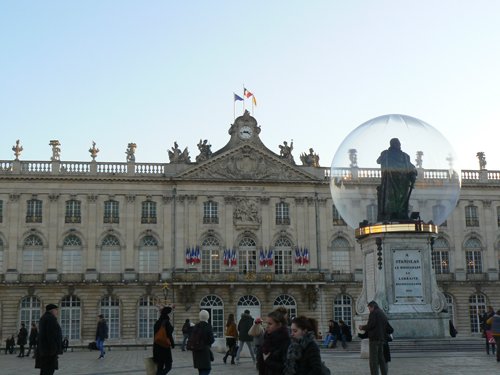 Ville de Nancy - Place avec Stanislas sous la bulle