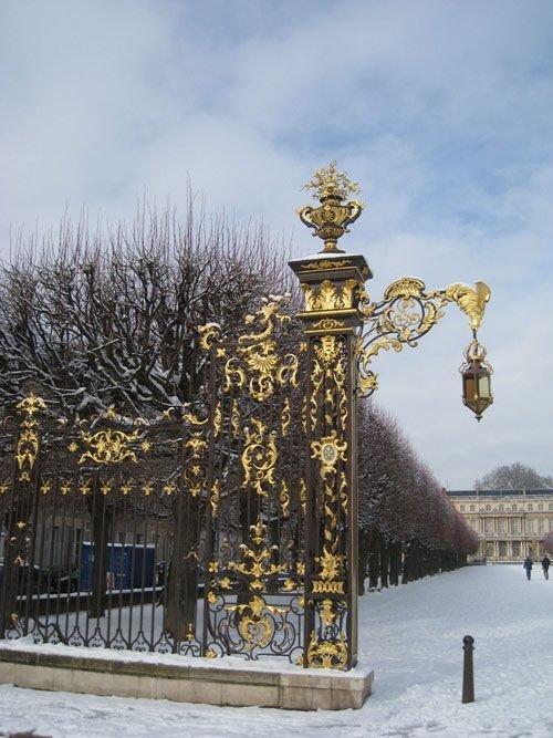 Ville de Nancy sous la neige - Les ors de la place Carri&eagrave;res